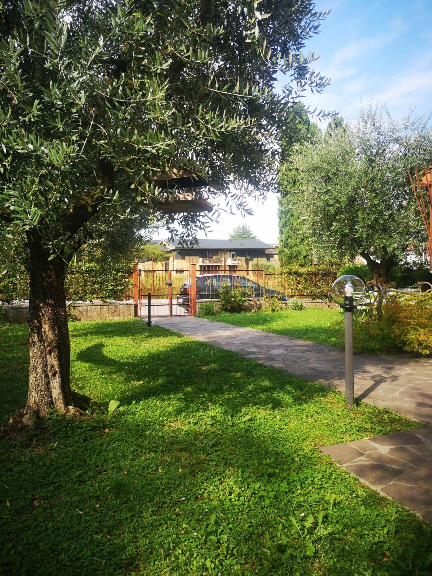 Ai Quattro Ulivi Apartment Peschiera del Garda Luaran gambar